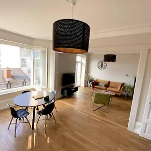 Apartment T3 De 73 M2 , Garage , Vue Montagnes Et Chateau, Annecy